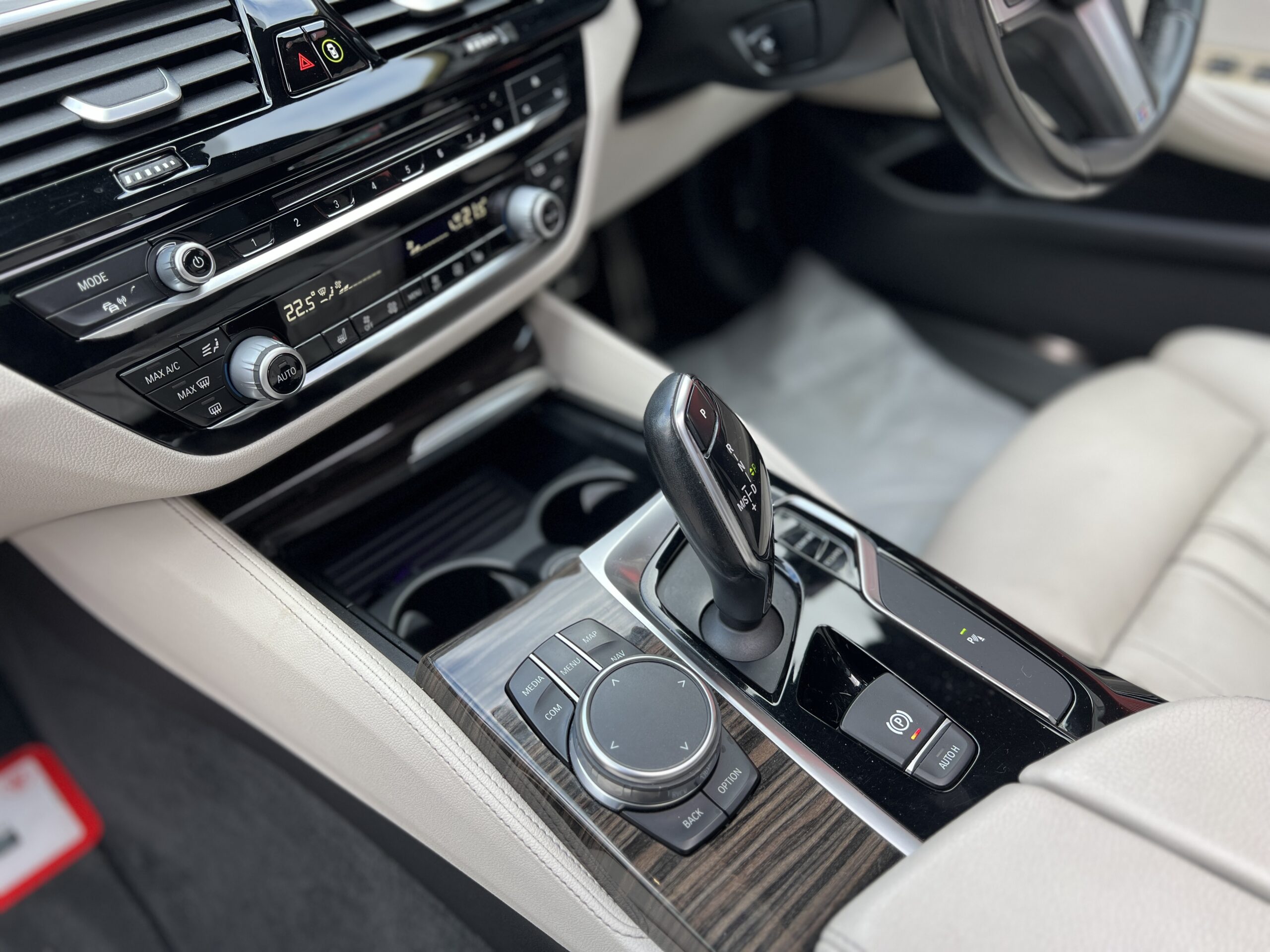 2018 BMW 530d M Sport xDrive Touring *PAN ROOF-COMFORT PACKAGE-REV CAM* Auto