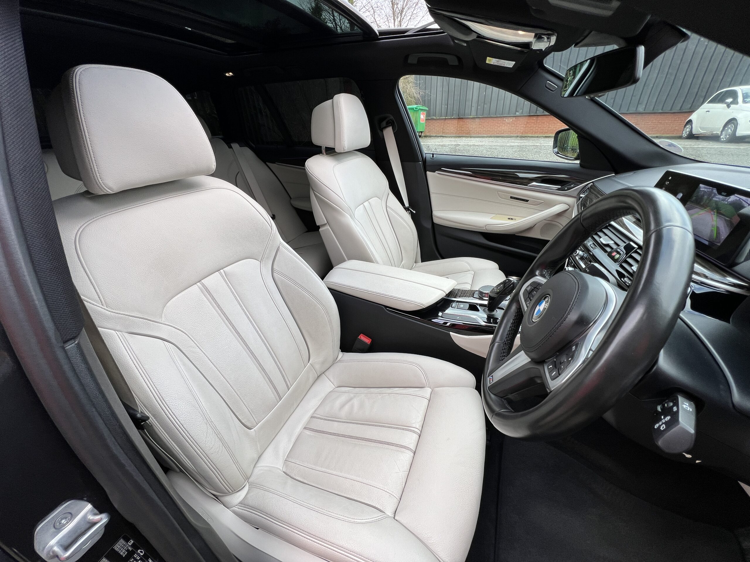 2018 BMW 530d M Sport xDrive Touring *PAN ROOF-COMFORT PACKAGE-REV CAM* Auto