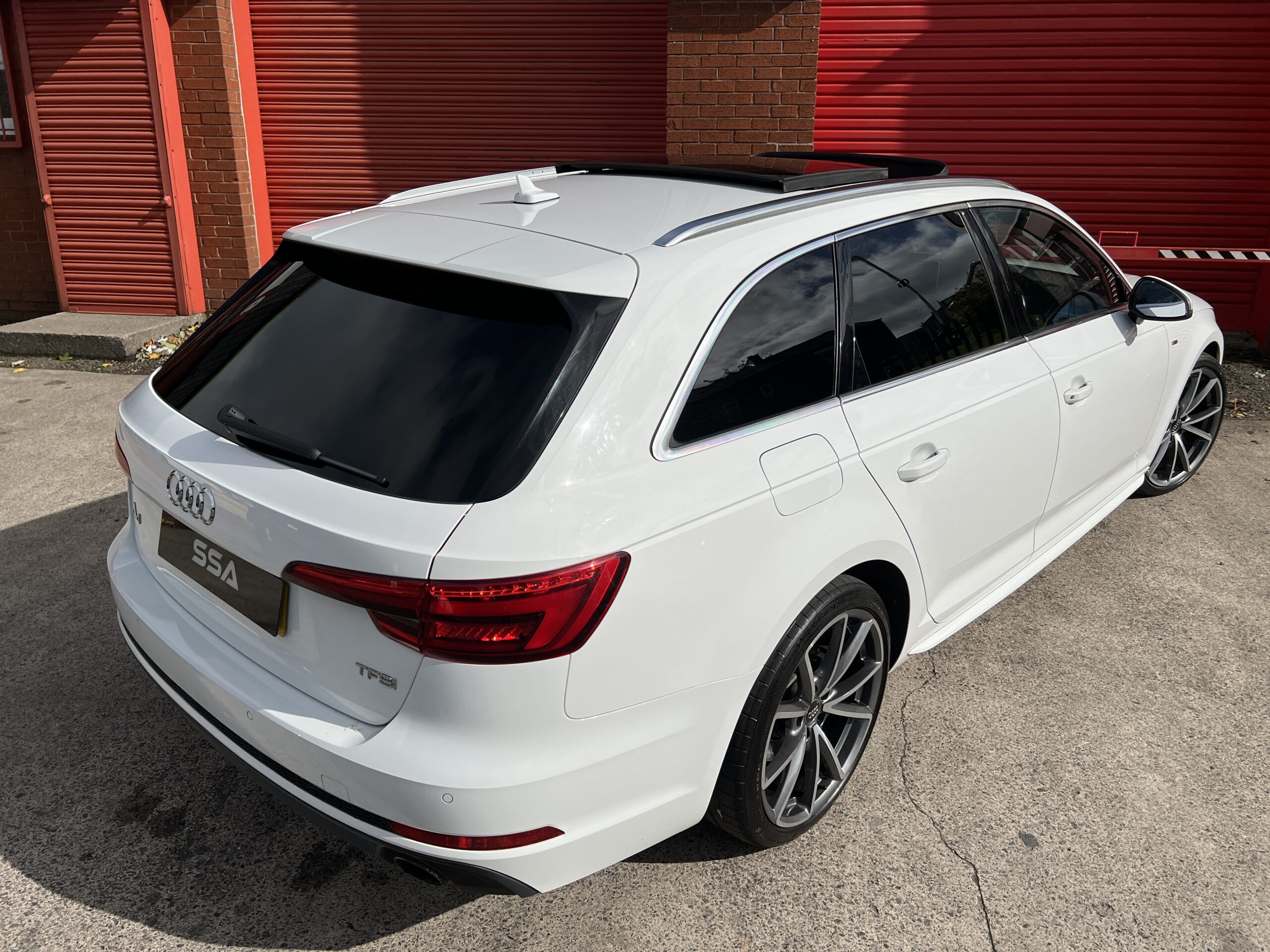 2017 Audi A4 Avant S Line 2.0 TFSI S Tronic *PANROOF-TECH PACK-VIRTUAL-B&O* AUTO