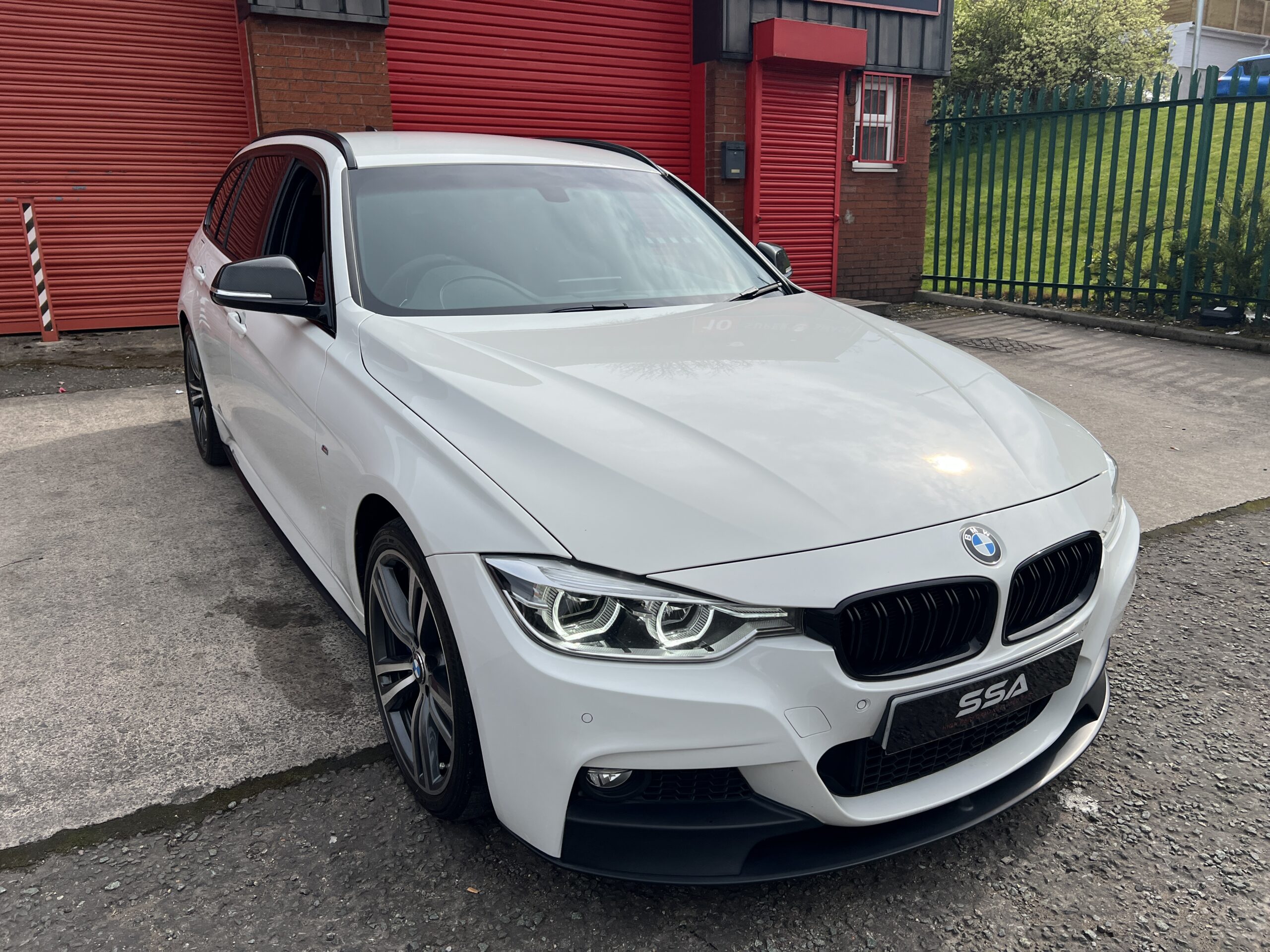 2017 BMW 330d M Sport xDrive Touring *PRONAV-HK SOUND-M SPORT PLUS-CARBON INTERIOR-LOADED* Auto