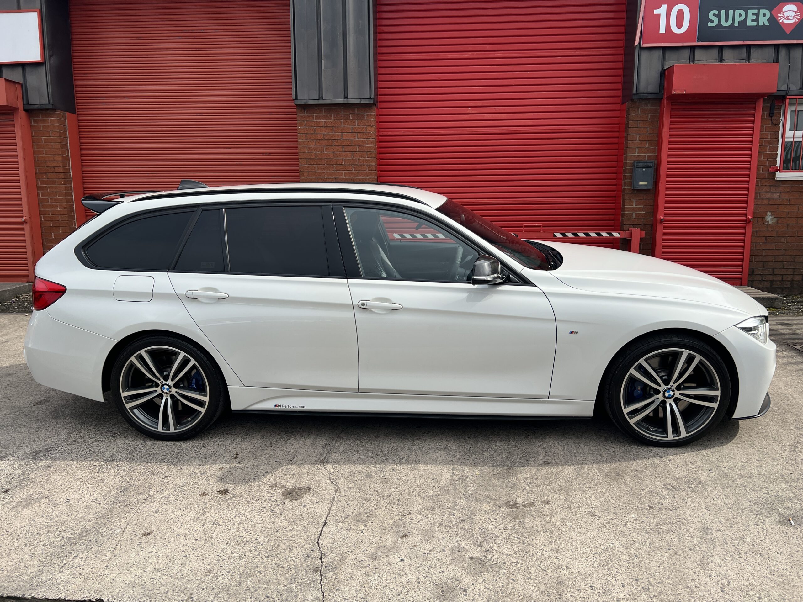 2017 BMW 330d M Sport xDrive Touring *PRONAV-HK SOUND-M SPORT PLUS-CARBON INTERIOR-LOADED* Auto