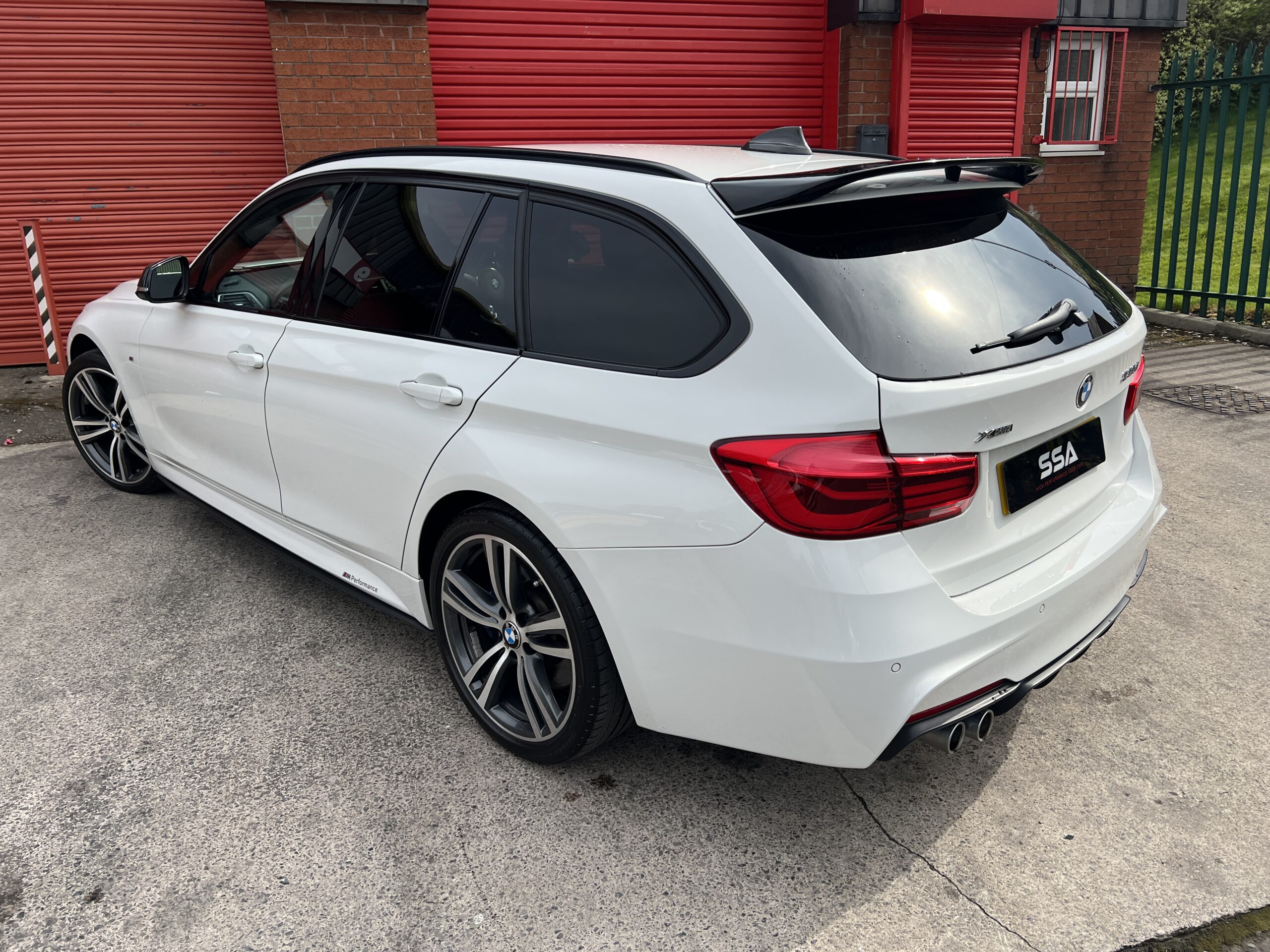 2017 BMW 330d M Sport xDrive Touring *PRONAV-HK SOUND-M SPORT PLUS-CARBON INTERIOR-LOADED* Auto