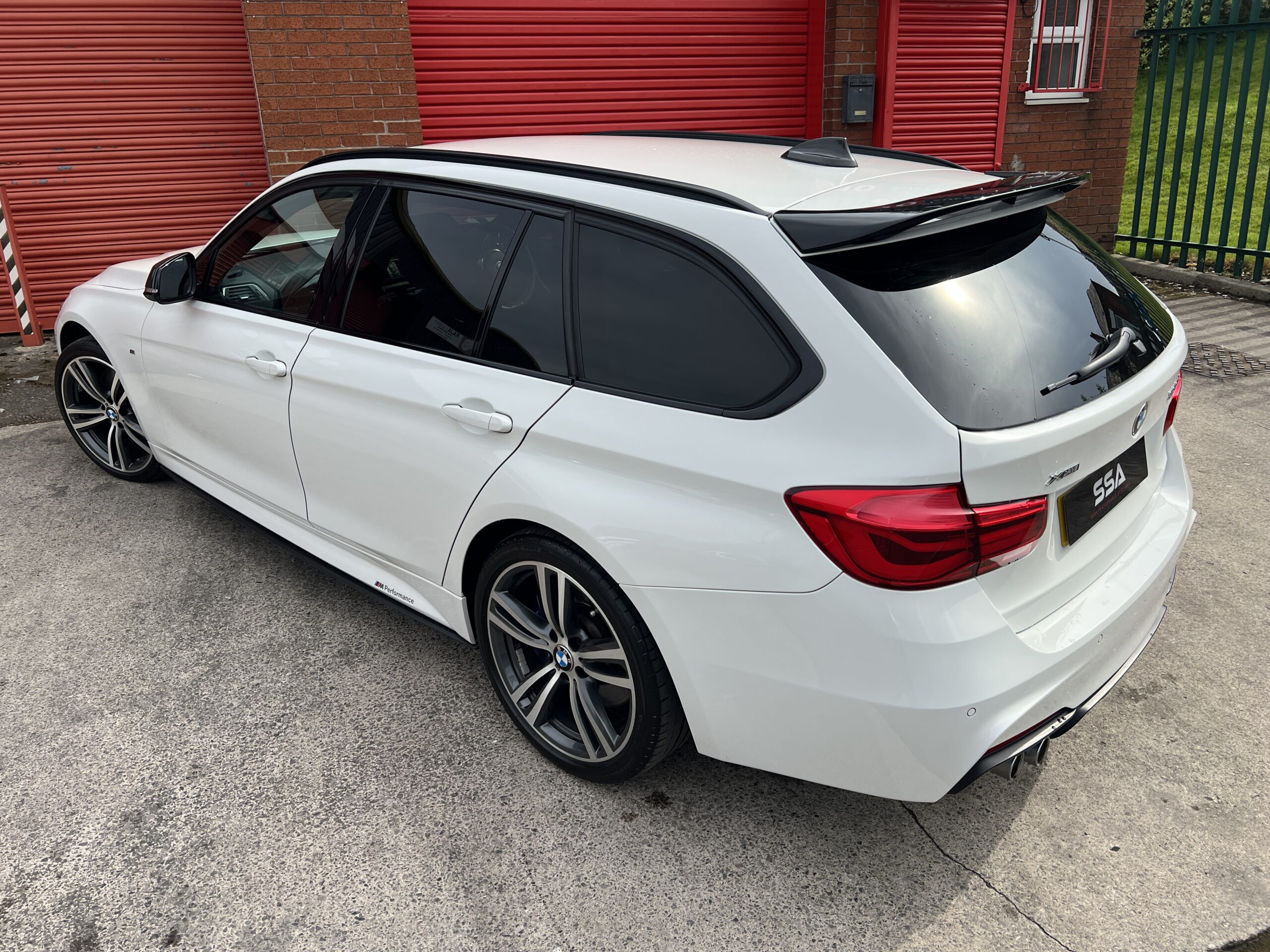 2017 BMW 330d M Sport xDrive Touring *PRONAV-HK SOUND-M SPORT PLUS-CARBON INTERIOR-LOADED* Auto