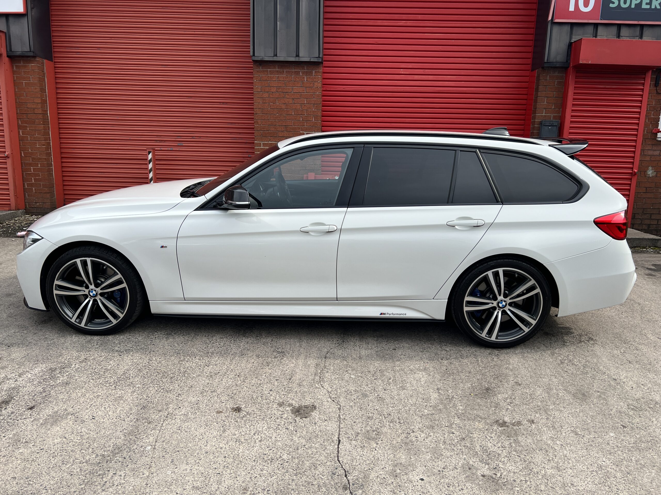 2017 BMW 330d M Sport xDrive Touring *PRONAV-HK SOUND-M SPORT PLUS-CARBON INTERIOR-LOADED* Auto