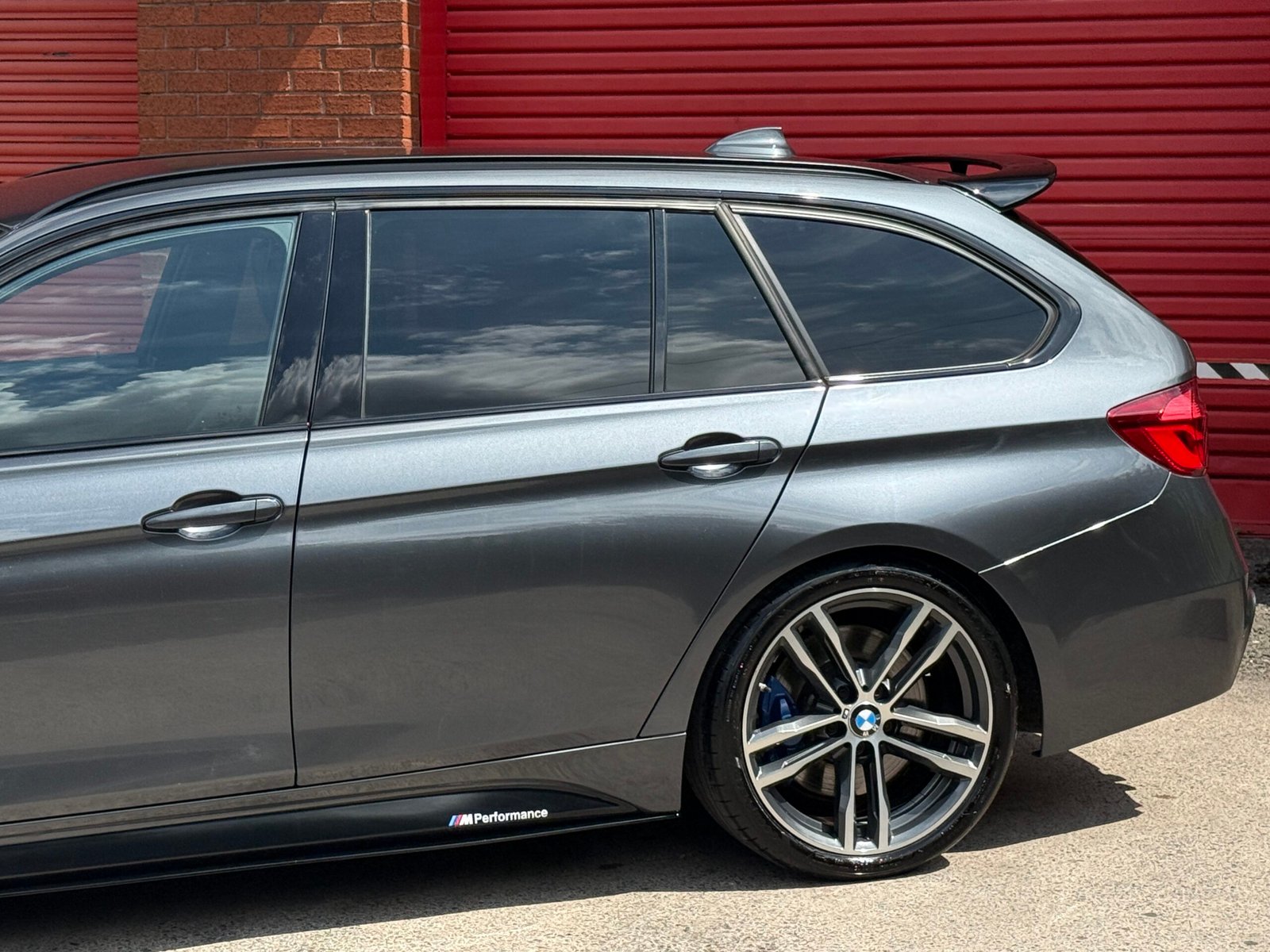 2019 BMW 330d M Sport Shadow Edition Touring *PRONAV-HK SOUND-M SPORT PLUS* Auto