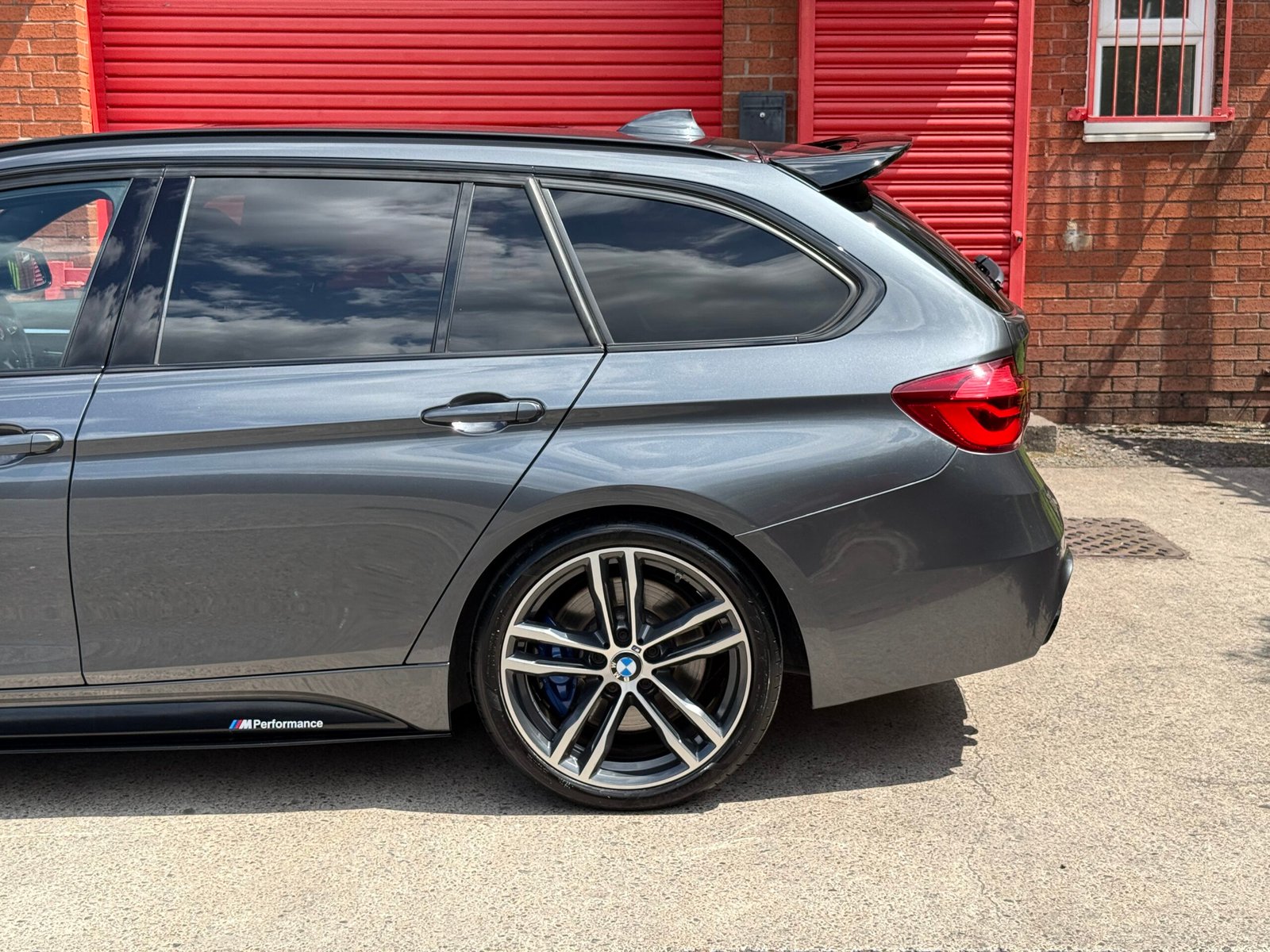 2019 BMW 330d M Sport Shadow Edition Touring *PRONAV-HK SOUND-M SPORT PLUS* Auto